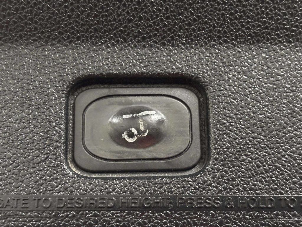 2017 Ford Explorer XLT 4WD - 23039960 - 6