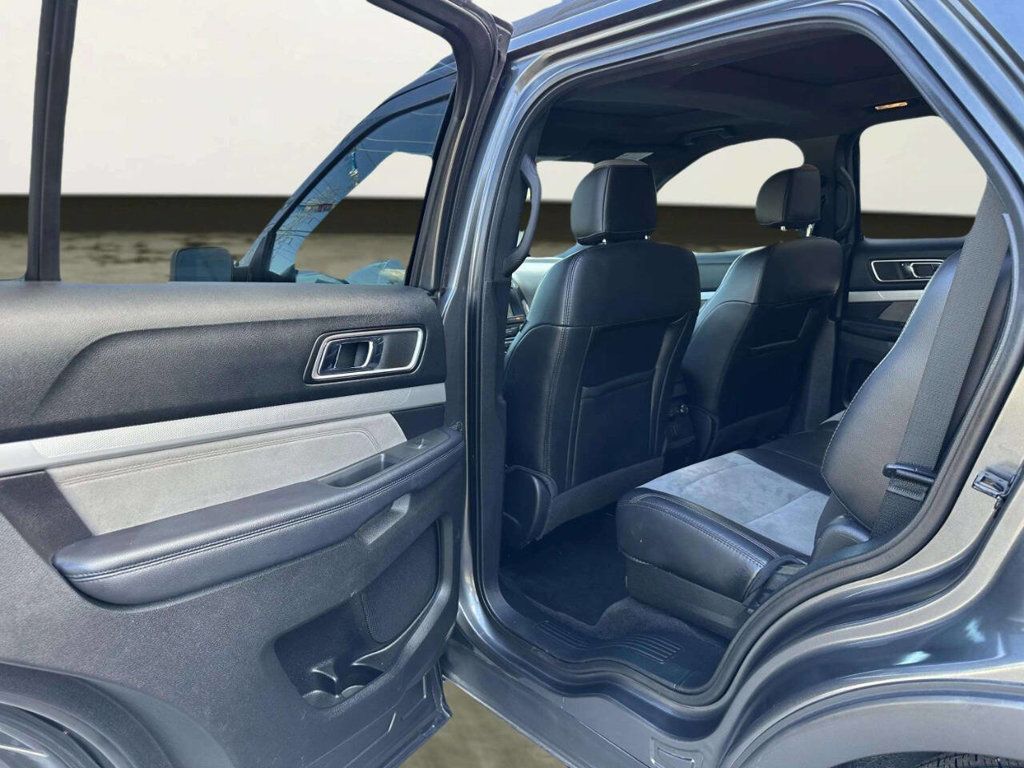 2017 Ford Explorer XLT 4WD - 23043548 - 12