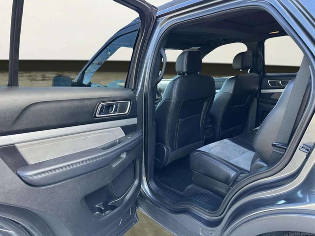 2017 Ford Explorer XLT 4WD - 23043548 - 12