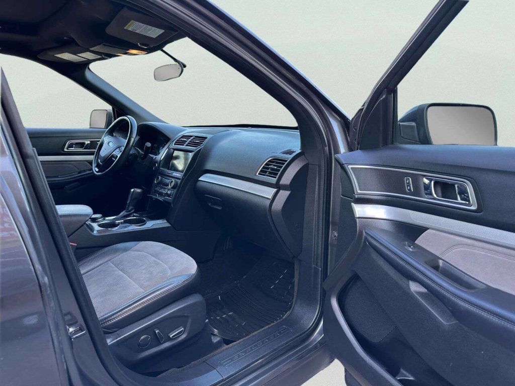 2017 Ford Explorer XLT 4WD - 23043548 - 16