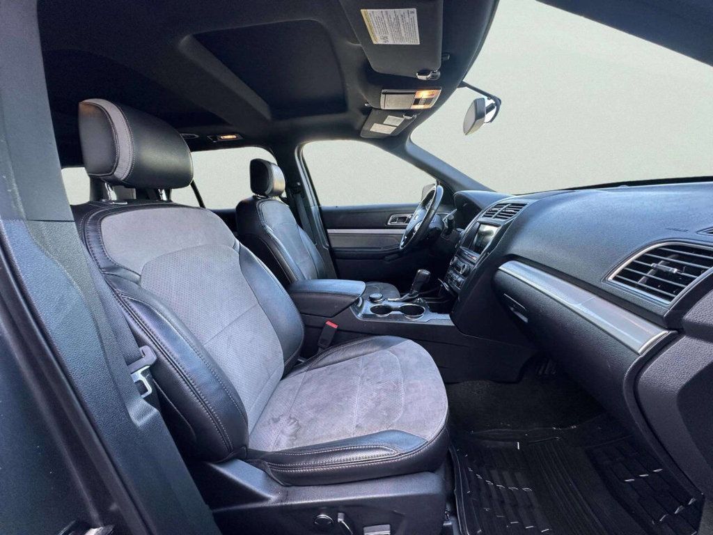 2017 Ford Explorer XLT 4WD - 23043548 - 17