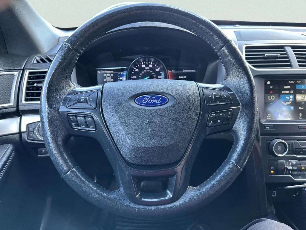 2017 Ford Explorer XLT 4WD - 23043548 - 19