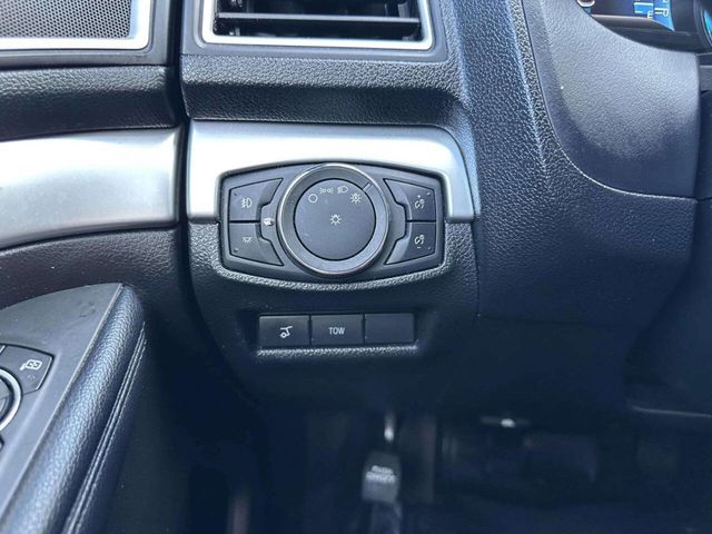 2017 Ford Explorer XLT 4WD - 23043548 - 22