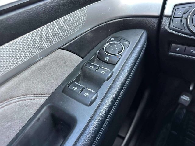 2017 Ford Explorer XLT 4WD - 23043548 - 23