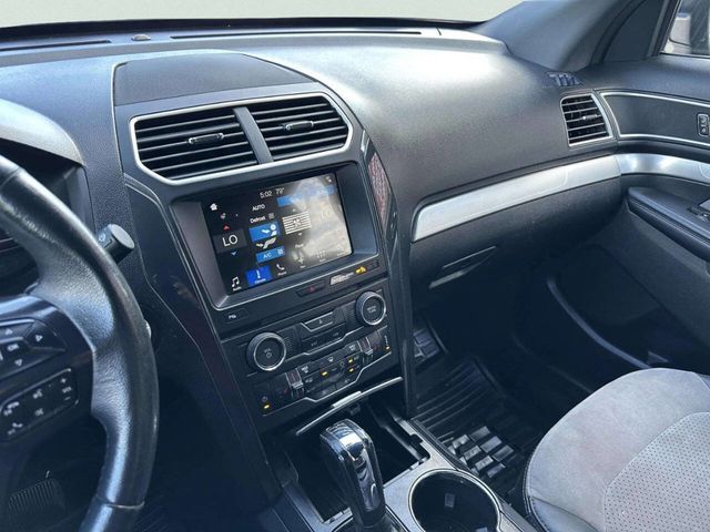 2017 Ford Explorer XLT 4WD - 23043548 - 26