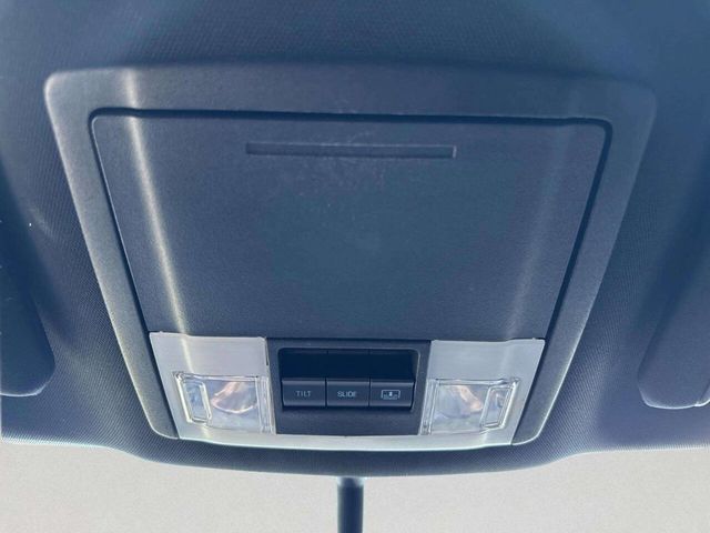 2017 Ford Explorer XLT 4WD - 23043548 - 31