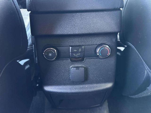 2017 Ford Explorer XLT 4WD - 23043548 - 34