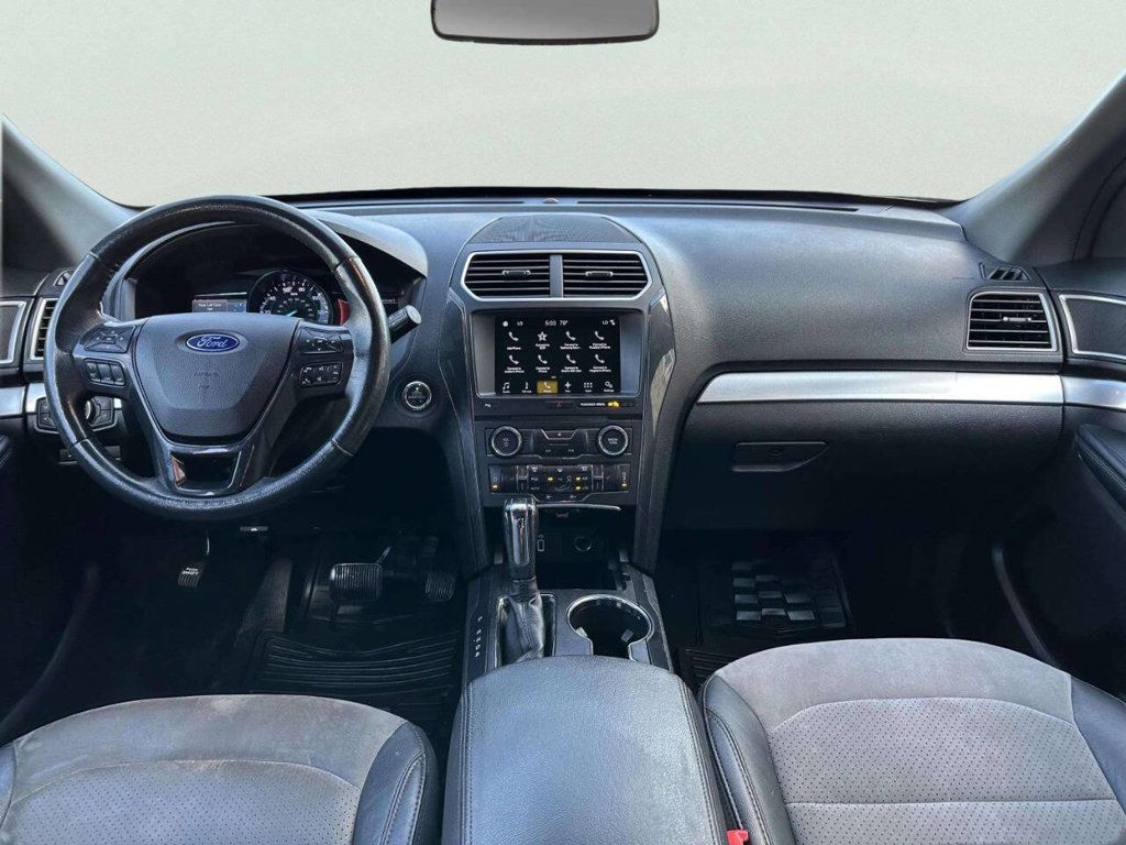 2017 Ford Explorer XLT 4WD - 23043548 - 35