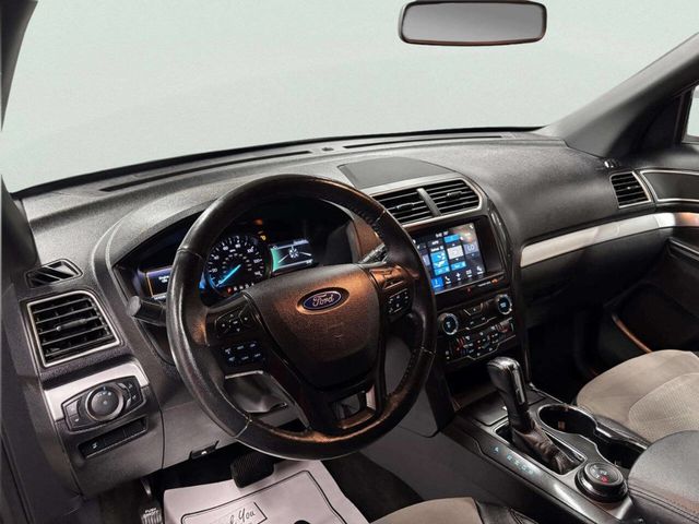2017 Ford Explorer XLT 4WD - 23050916 - 13