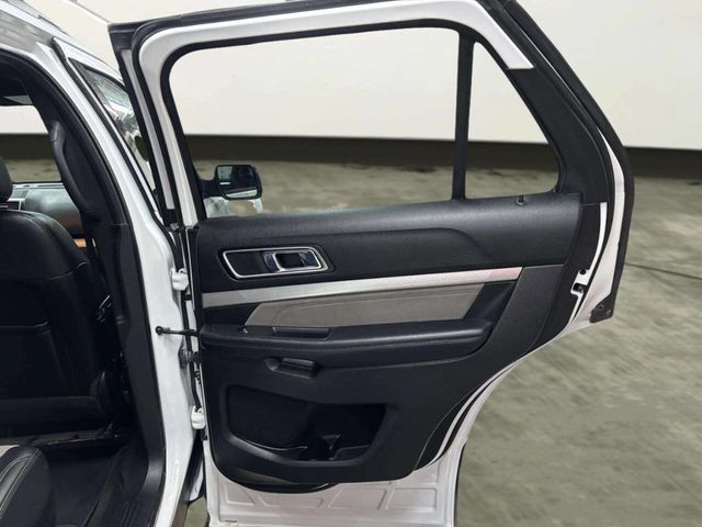 2017 Ford Explorer XLT 4WD - 23050916 - 18