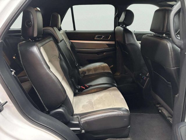 2017 Ford Explorer XLT 4WD - 23050916 - 19