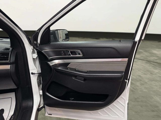 2017 Ford Explorer XLT 4WD - 23050916 - 20