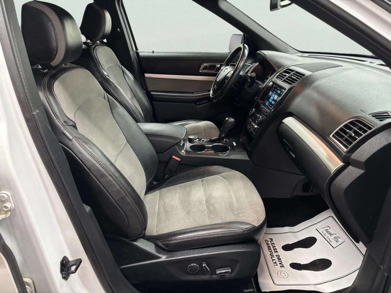 2017 Ford Explorer XLT 4WD - 23050916 - 21