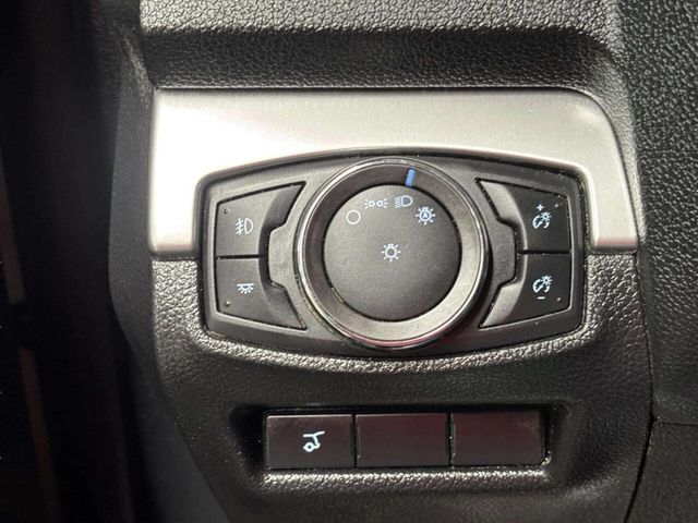 2017 Ford Explorer XLT 4WD - 23050916 - 28