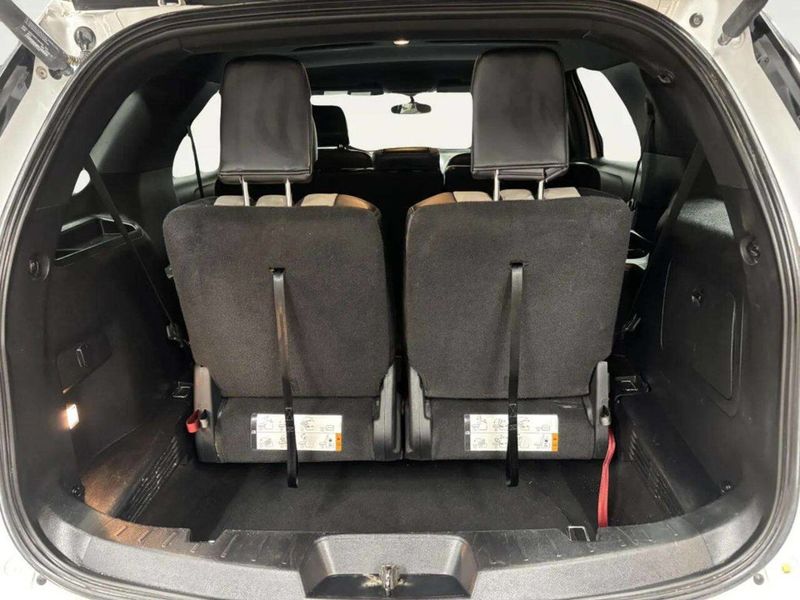 2017 Ford Explorer XLT 4WD - 23050916 - 5