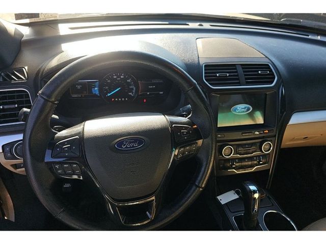2017 Ford Explorer XLT 4WD - 22960661 - 9