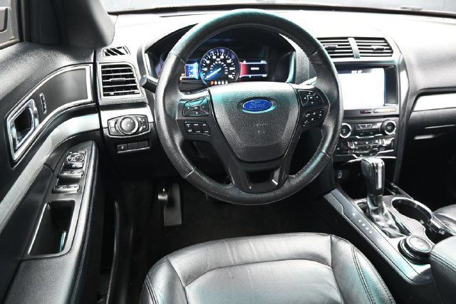2017 Ford Explorer XLT 4WD - 23091532 - 11