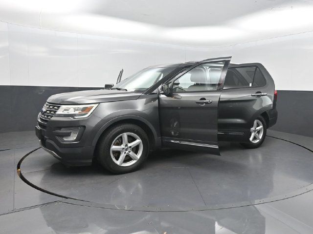 2017 Ford Explorer XLT 4WD - 23091532 - 30
