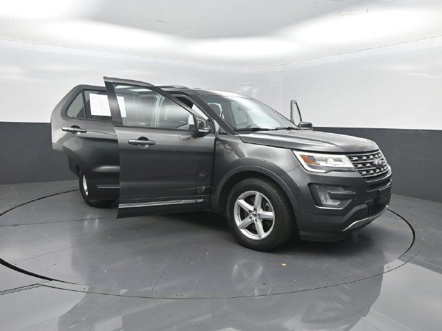2017 Ford Explorer XLT 4WD - 23091532 - 32