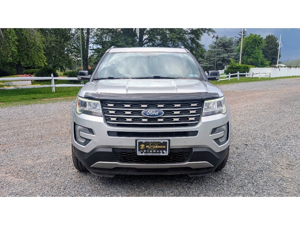 2017 Ford Explorer XLT photo 2