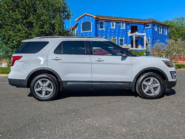 2017 Ford Explorer XLT 4WD - 23021966 - 3