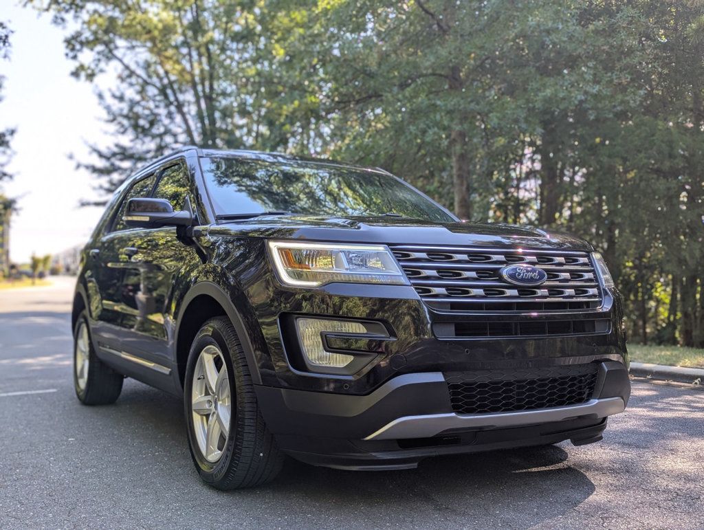 2017 Ford Explorer XLT photo 9