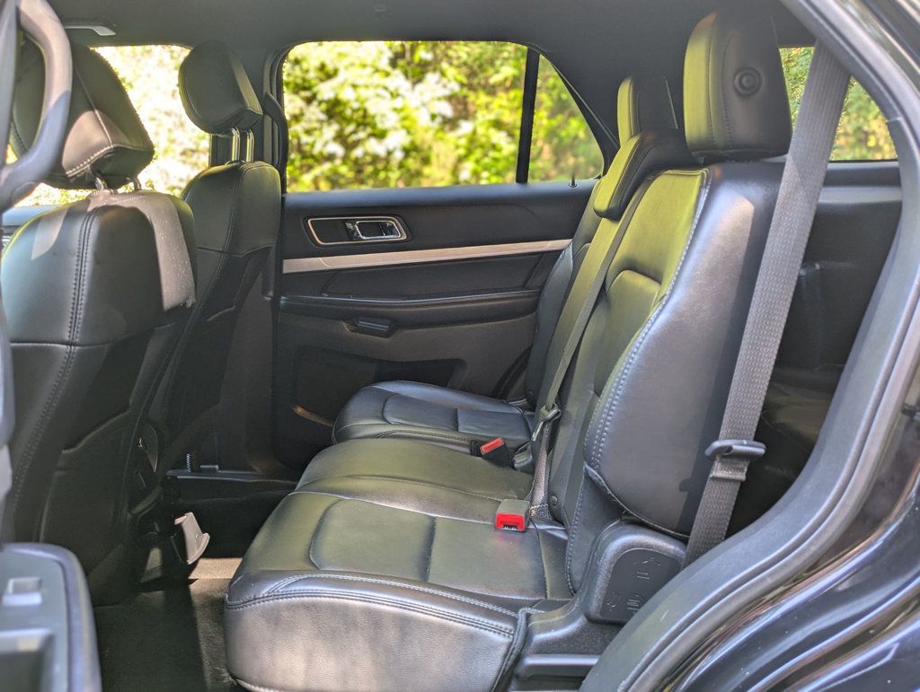 2017 Ford Explorer XLT photo 14