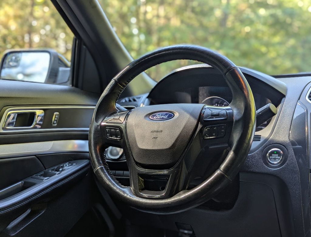 2017 Ford Explorer XLT photo 17