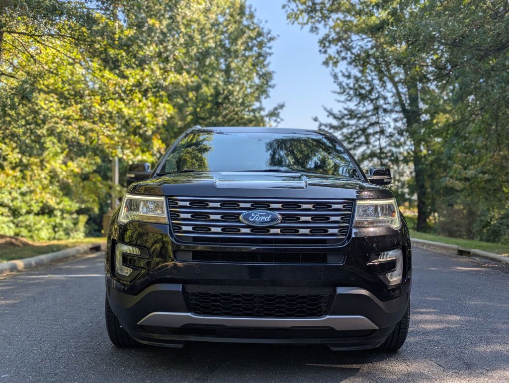 2017 Ford Explorer XLT photo 3