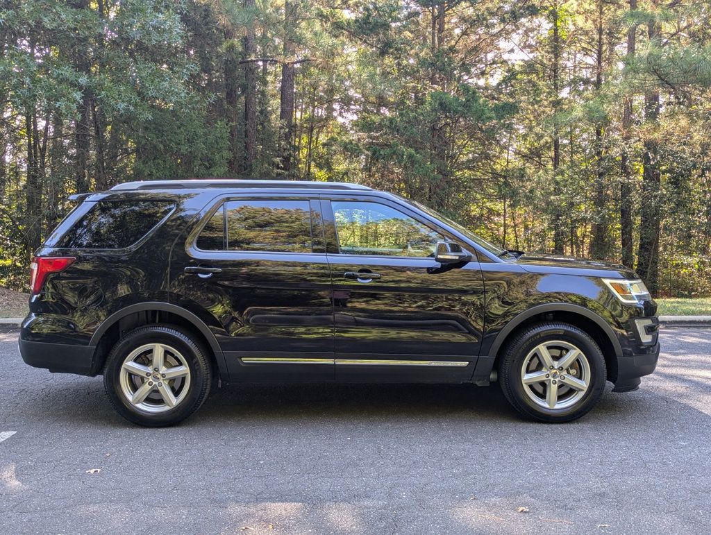 2017 Ford Explorer XLT photo 8