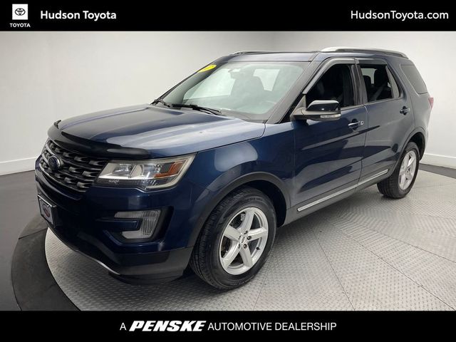 2017 Ford Explorer XLT 4WD - 22999590 - 0