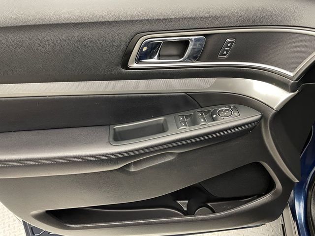 2017 Ford Explorer XLT 4WD - 22999590 - 9