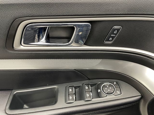 2017 Ford Explorer XLT 4WD - 22999590 - 10