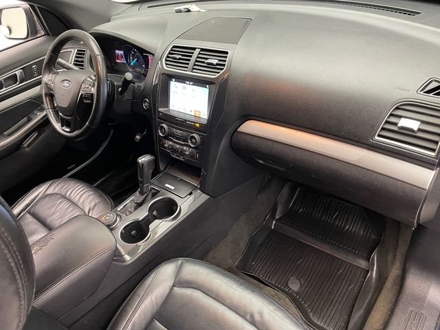 2017 Ford Explorer XLT 4WD - 22999590 - 16