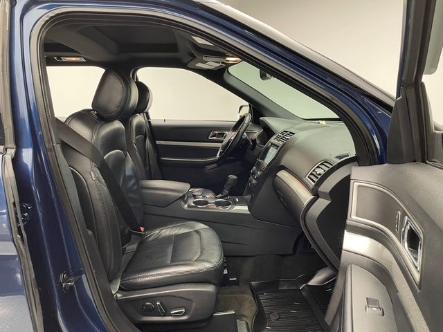 2017 Ford Explorer XLT 4WD - 22999590 - 17