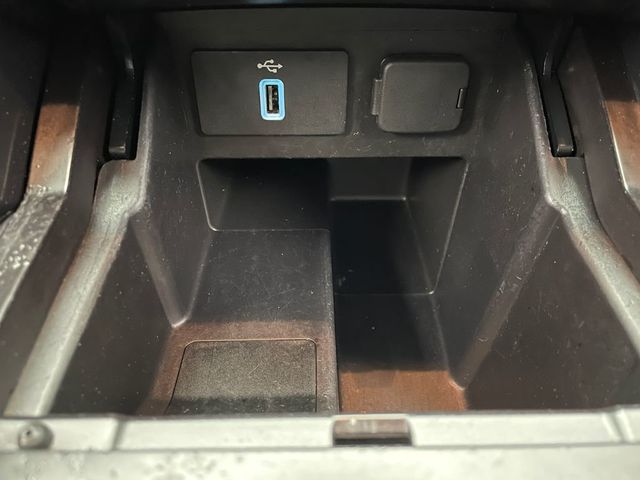 2017 Ford Explorer XLT 4WD - 22999590 - 28