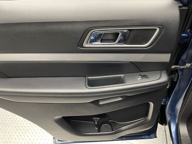 2017 Ford Explorer XLT 4WD - 22999590 - 32