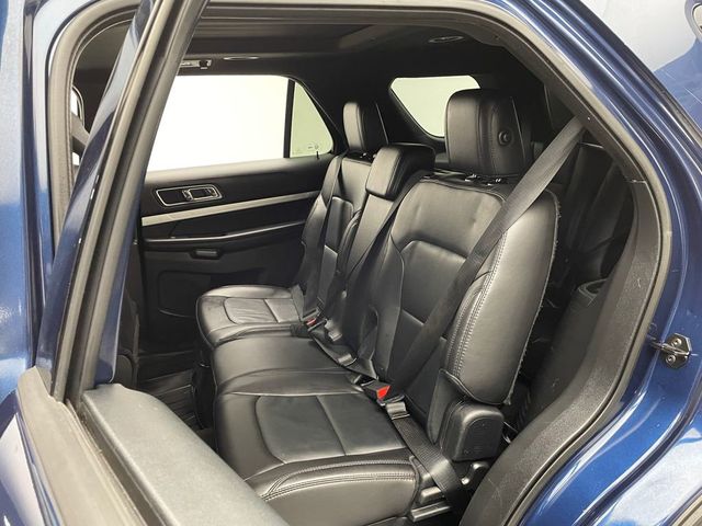 2017 Ford Explorer XLT 4WD - 22999590 - 34