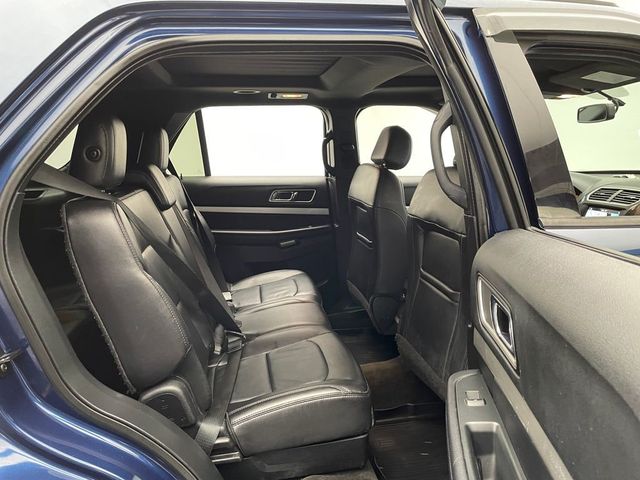 2017 Ford Explorer XLT 4WD - 22999590 - 36