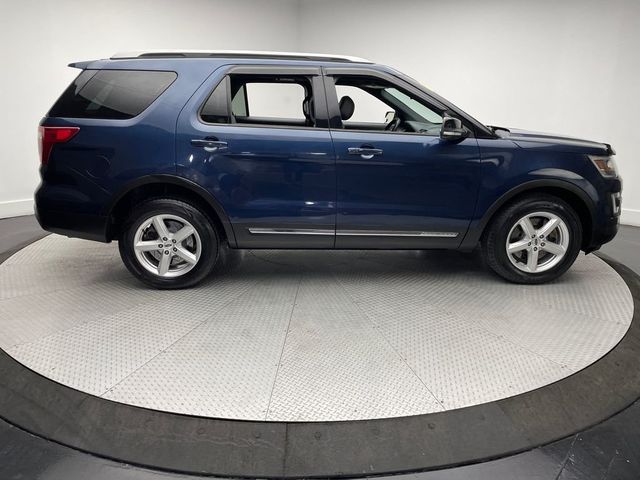 2017 Ford Explorer XLT 4WD - 22999590 - 3