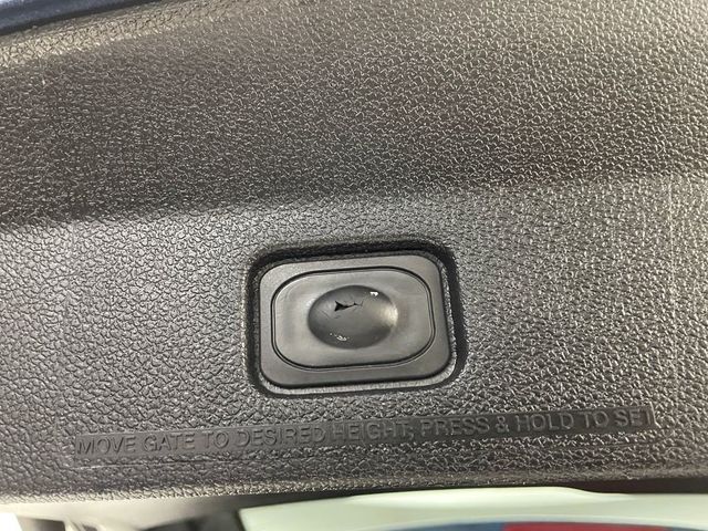 2017 Ford Explorer XLT 4WD - 22999590 - 44