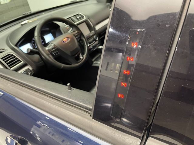 2017 Ford Explorer XLT 4WD - 22999590 - 8