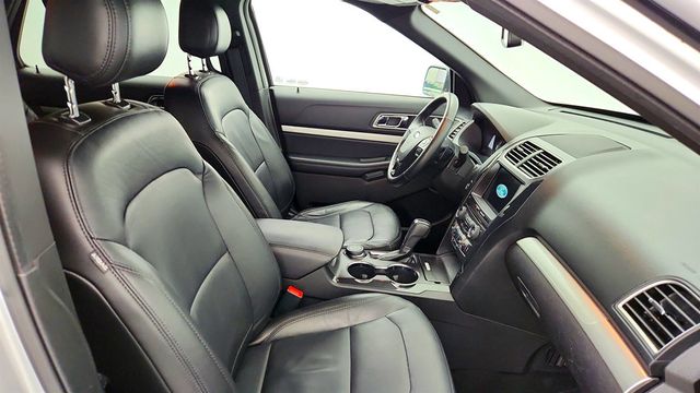2017 Ford Explorer XLT 4WD - 22961338 - 24