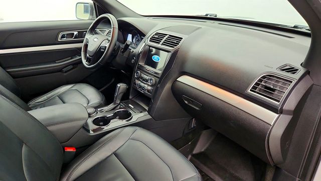 2017 Ford Explorer XLT 4WD - 22961338 - 25