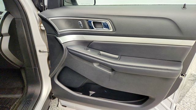 2017 Ford Explorer XLT 4WD w/ Equip 202A, Twin Panel Moonroof & Tech Feature Bundle - 22961338 - 26
