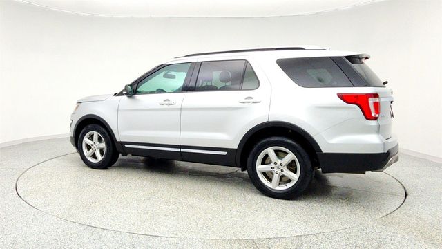 2017 Ford Explorer XLT 4WD w/ Equip 202A, Twin Panel Moonroof & Tech Feature Bundle - 22961338 - 6