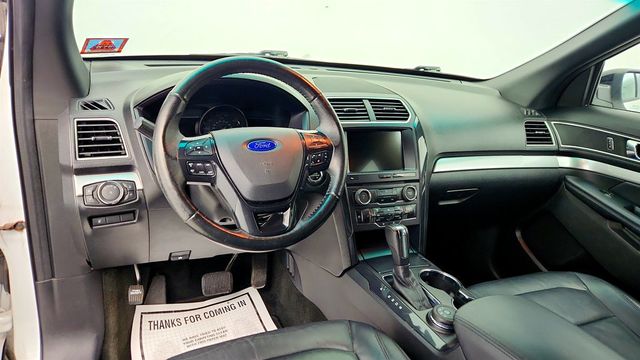 2017 Ford Explorer XLT 4WD w/ Twin Panel Moonroof & Voice-Activated Navigation - 22996801 - 10