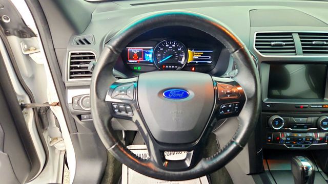 2017 Ford Explorer XLT 4WD w/ Twin Panel Moonroof & Voice-Activated Navigation - 22996801 - 11