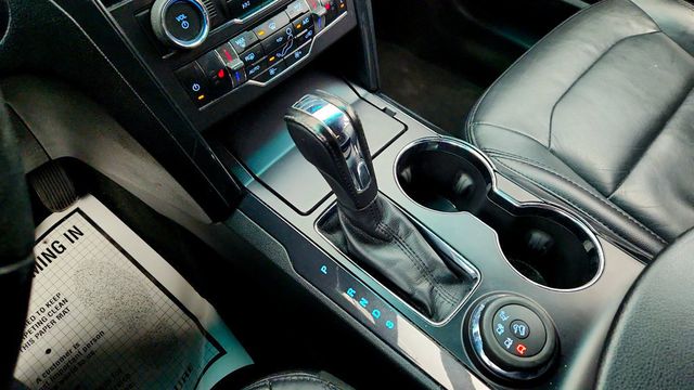 2017 Ford Explorer XLT 4WD w/ Twin Panel Moonroof & Voice-Activated Navigation - 22996801 - 14