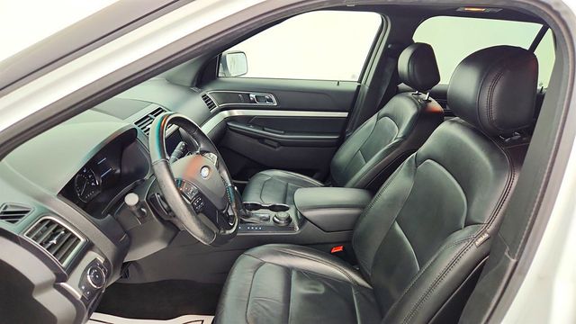2017 Ford Explorer XLT 4WD w/ Twin Panel Moonroof & Voice-Activated Navigation - 22996801 - 18